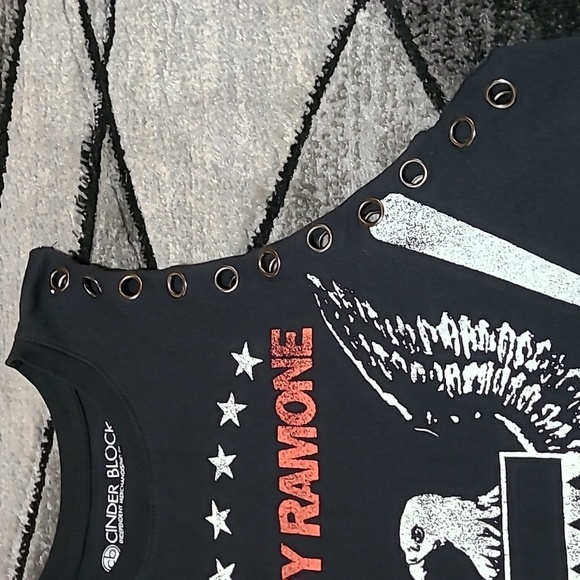 JOHNNY RAMONE RAW-EDGE SILVER GROMMETS GRAPHIC DESIGN TANK-TOP - Picture 5 of 9
